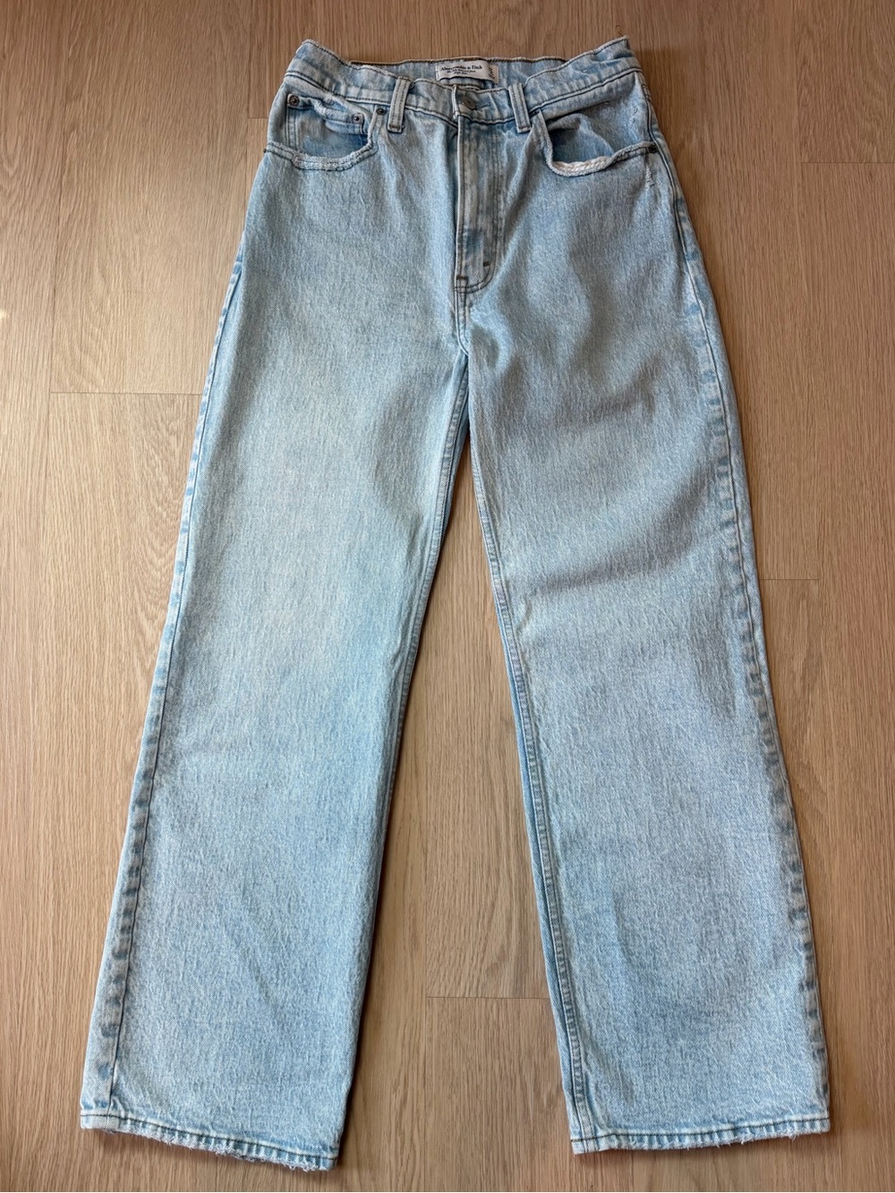 Abercrombie & Fitch The 90’s Relaxed Jean High Rise